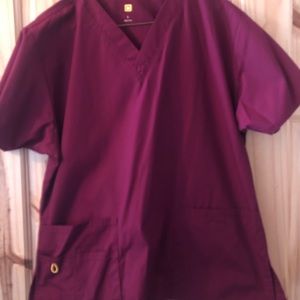 Wonder wink maroon scrub top